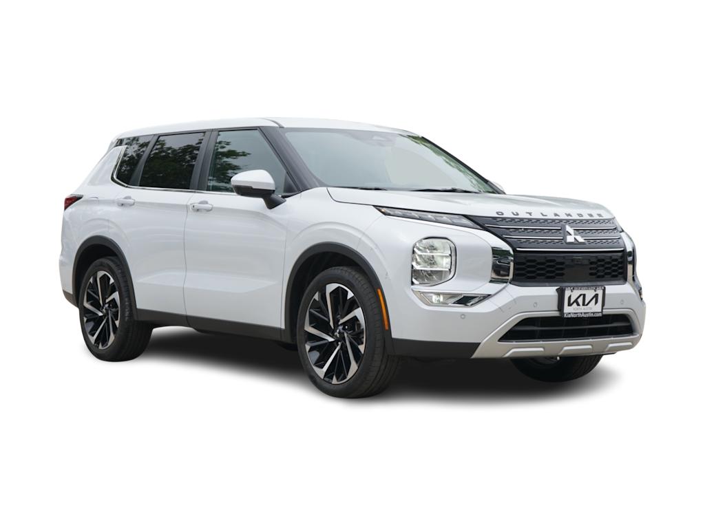 Thumbnail: 2023 Mitsubishi Outlander - 16