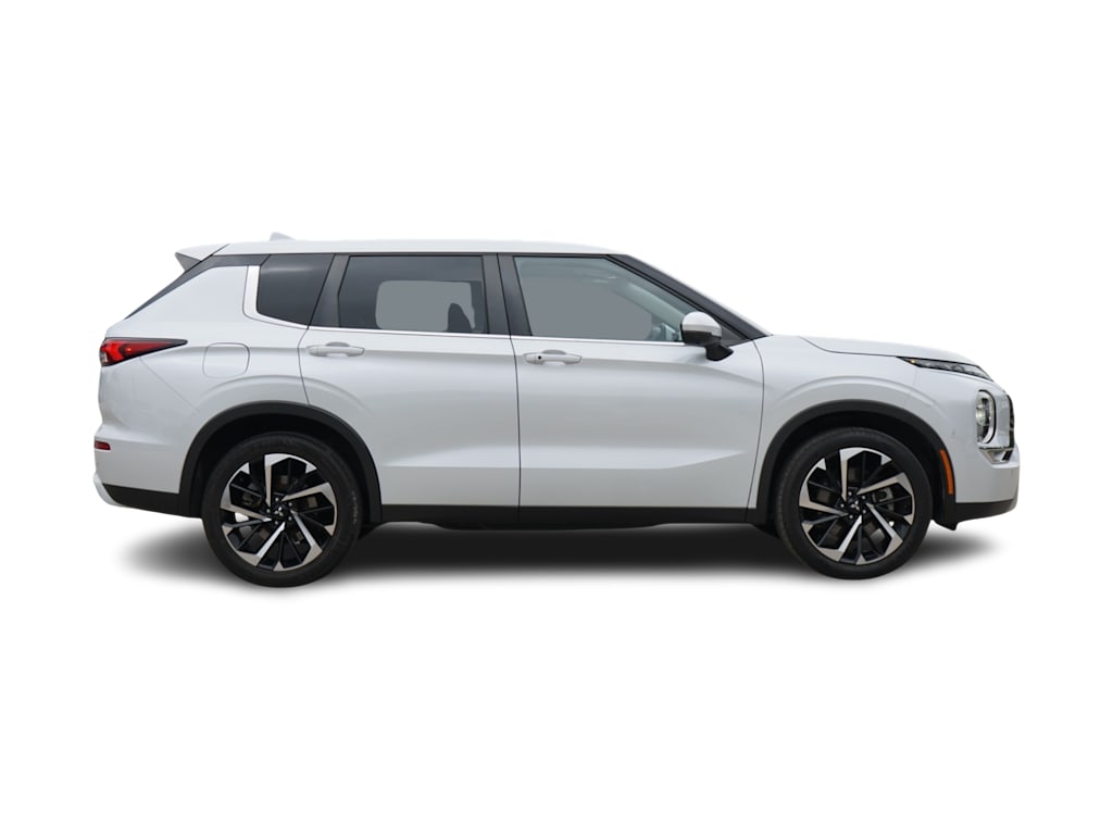 Thumbnail: 2023 Mitsubishi Outlander - 15
