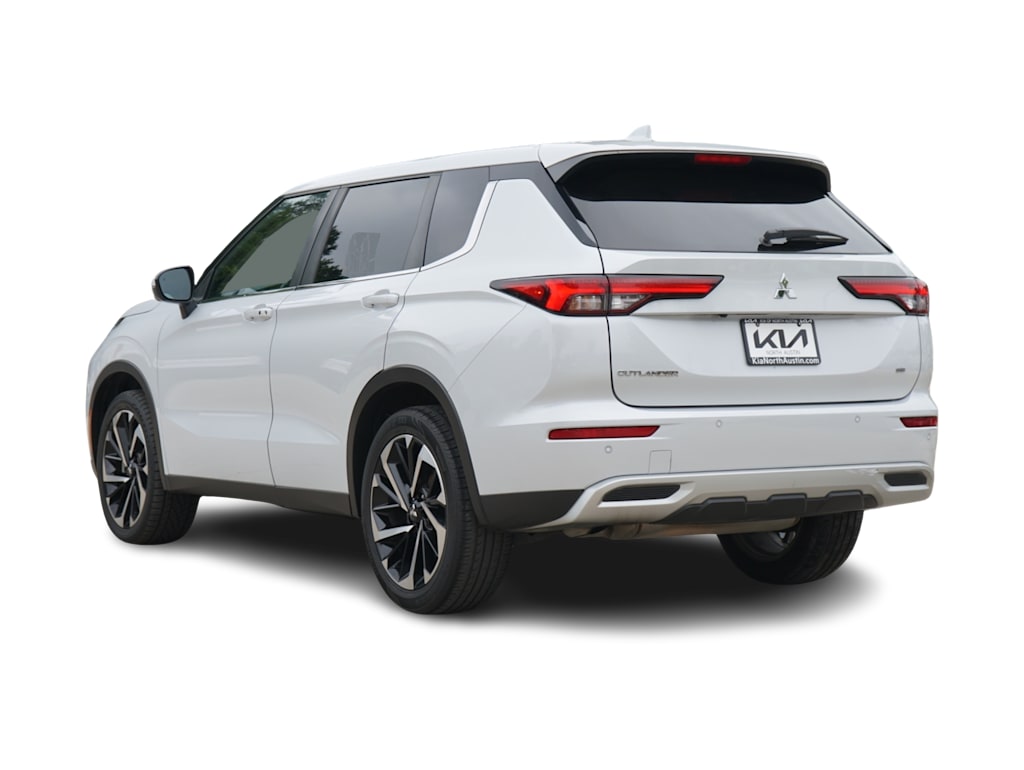 Thumbnail: 2023 Mitsubishi Outlander - 4