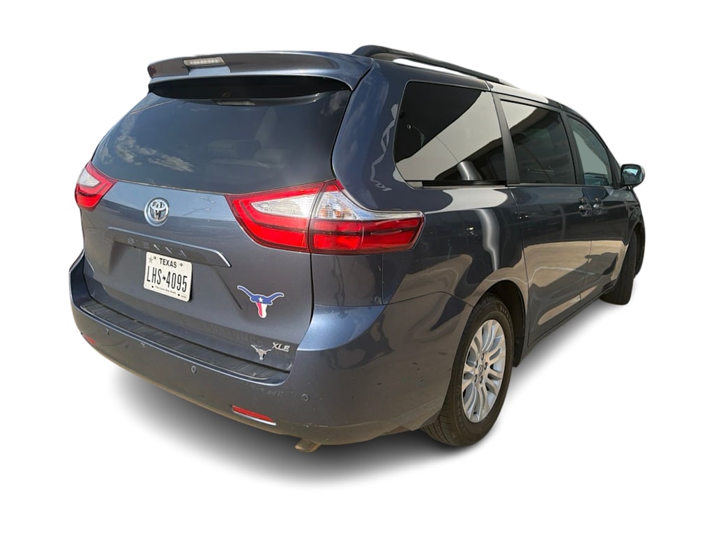 Thumbnail: 2015 Toyota Sienna - 8