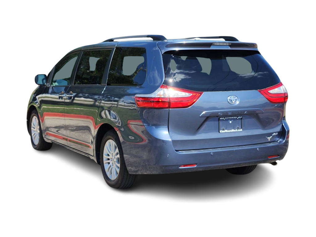 Thumbnail: 2015 Toyota Sienna - 4