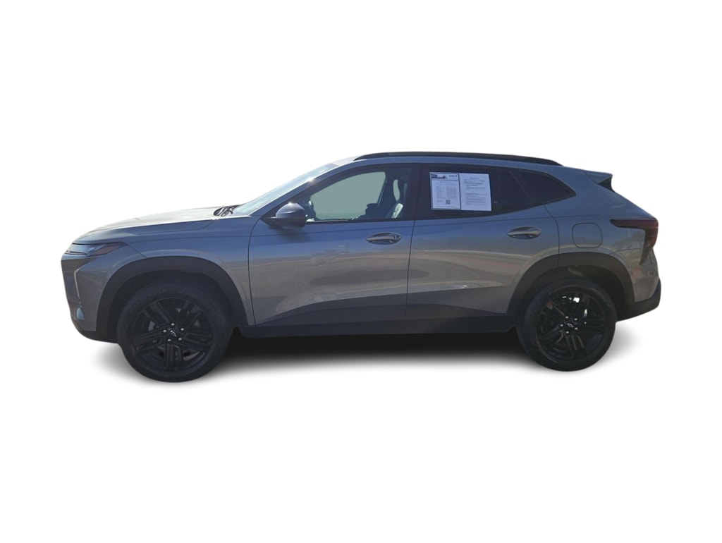 Thumbnail: 2024 Chevrolet Trax - 3