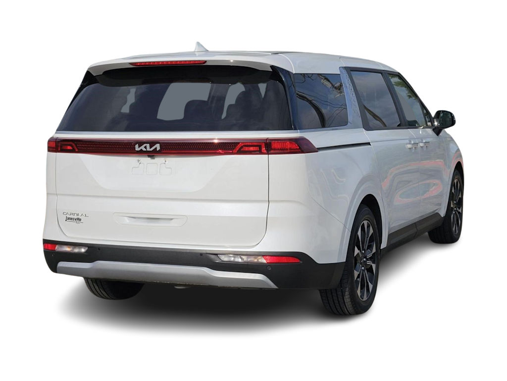 Thumbnail: 2023 Kia Carnival - 17