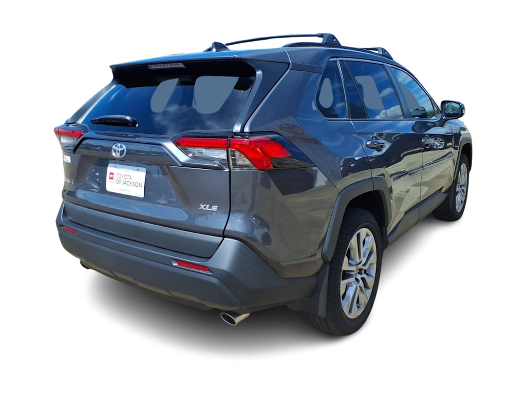 Thumbnail: 2023 Toyota RAV4 - 17