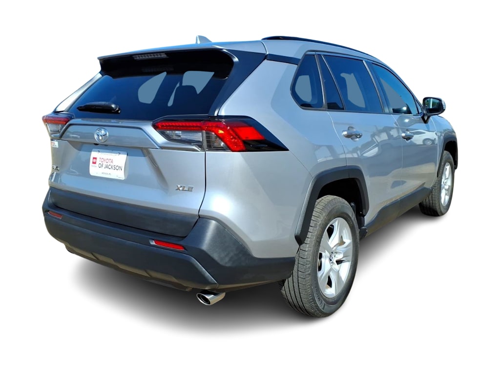 Thumbnail: 2021 Toyota RAV4 - 16