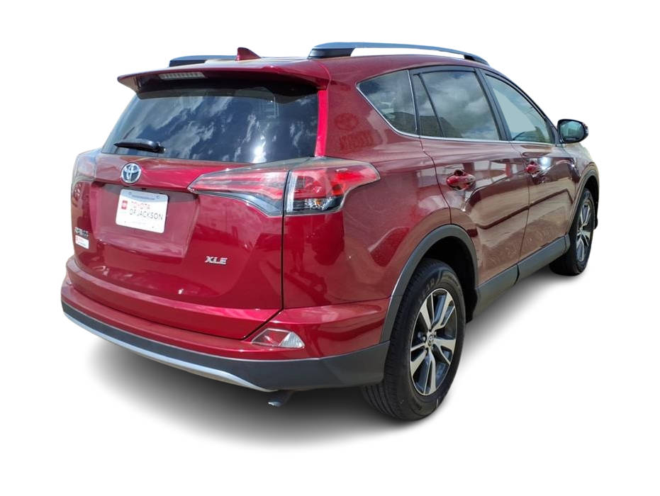 Thumbnail: 2018 Toyota RAV4 - 16
