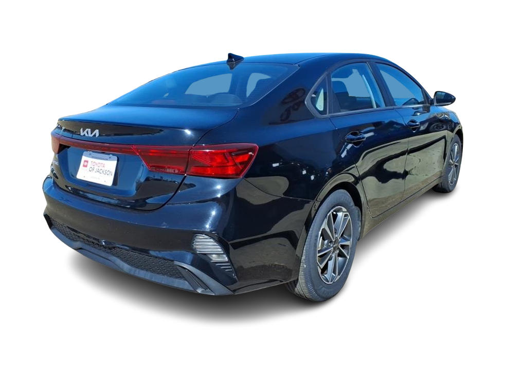 Thumbnail: 2023 Kia Forte - 15