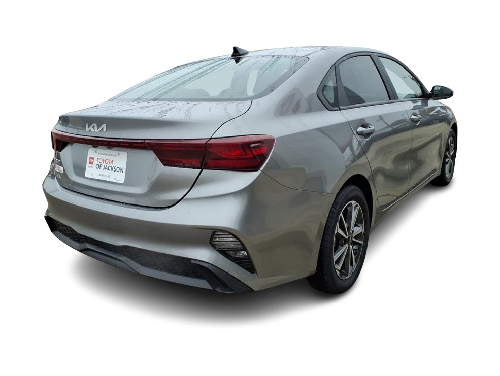 Thumbnail: 2024 Kia Forte - 16