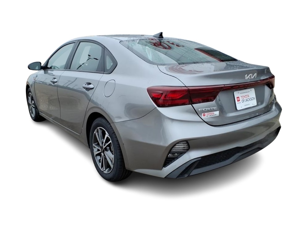 Thumbnail: 2024 Kia Forte - 3