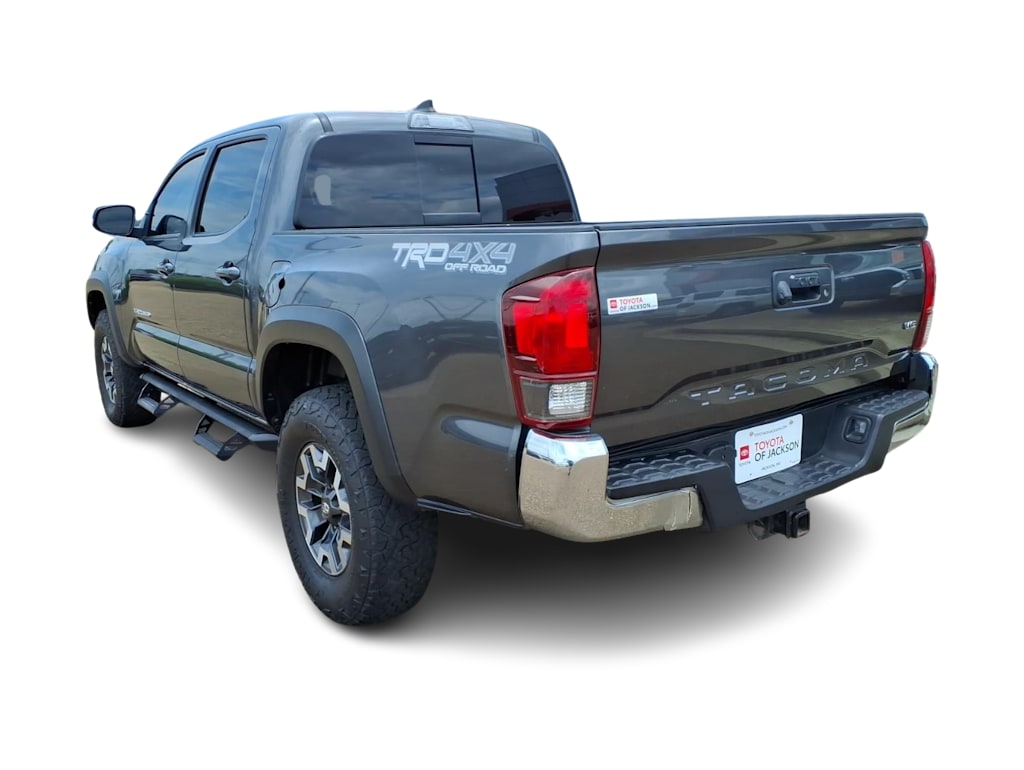 Thumbnail: 2019 Toyota Tacoma - 3