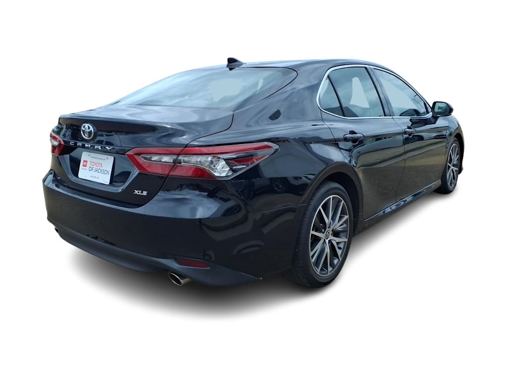Thumbnail: 2023 Toyota Camry - 17