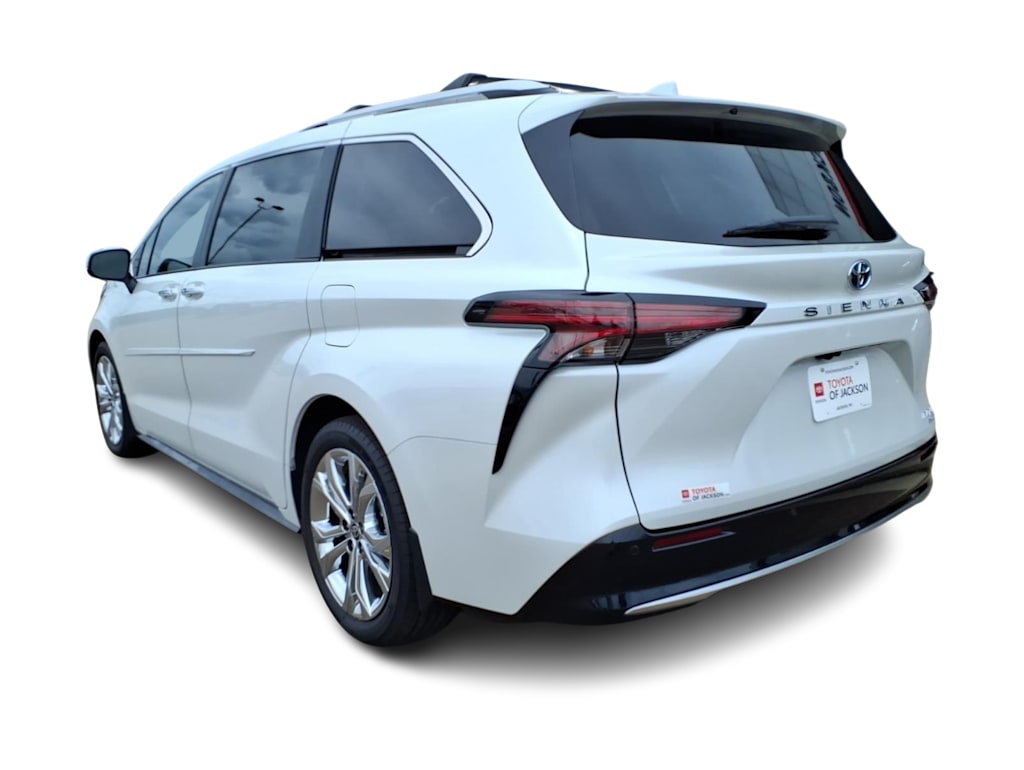 Thumbnail: 2024 Toyota Sienna - 3