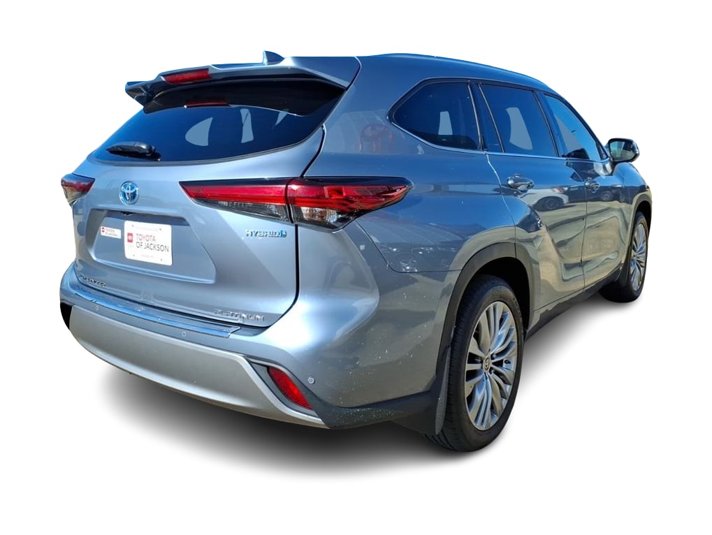 Thumbnail: 2023 Toyota Highlander - 16