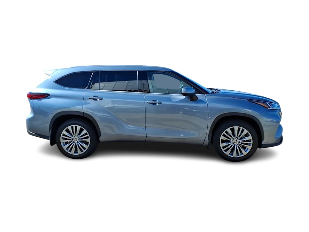 Thumbnail: 2023 Toyota Highlander - 15