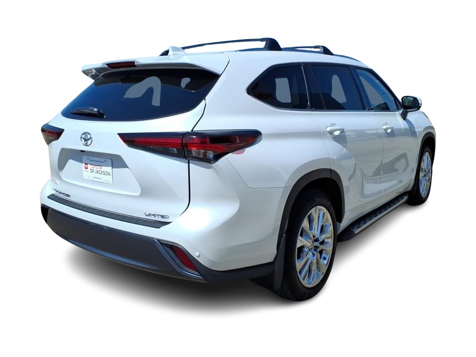 Thumbnail: 2024 Toyota Highlander - 16