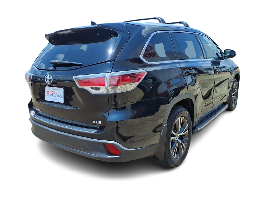 Thumbnail: 2016 Toyota Highlander - 16