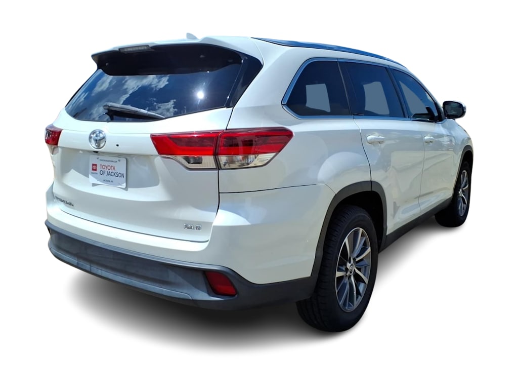 Thumbnail: 2019 Toyota Highlander - 17