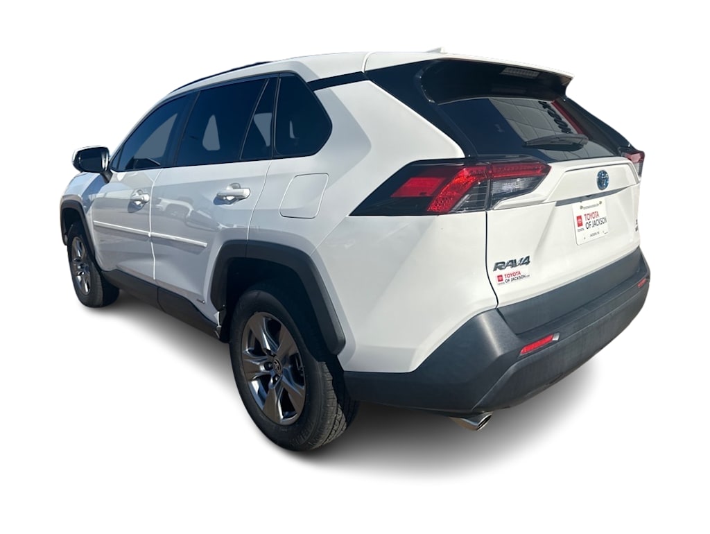 2022 Toyota RAV4 XLE 3