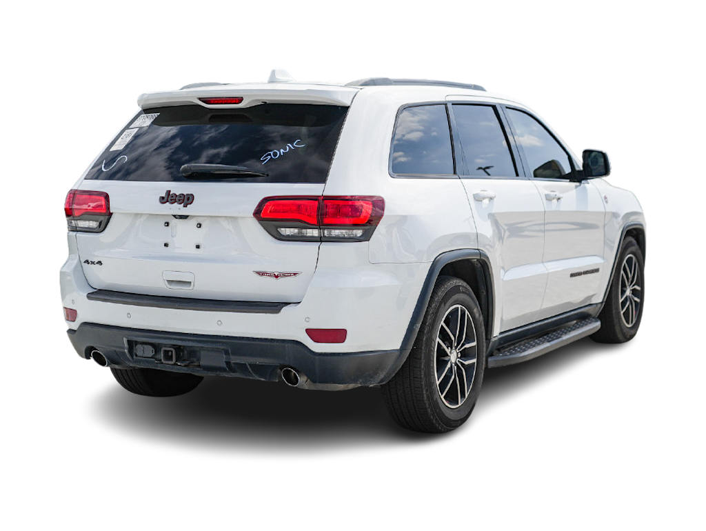 Thumbnail: 2018 Jeep Grand Cherokee - 17