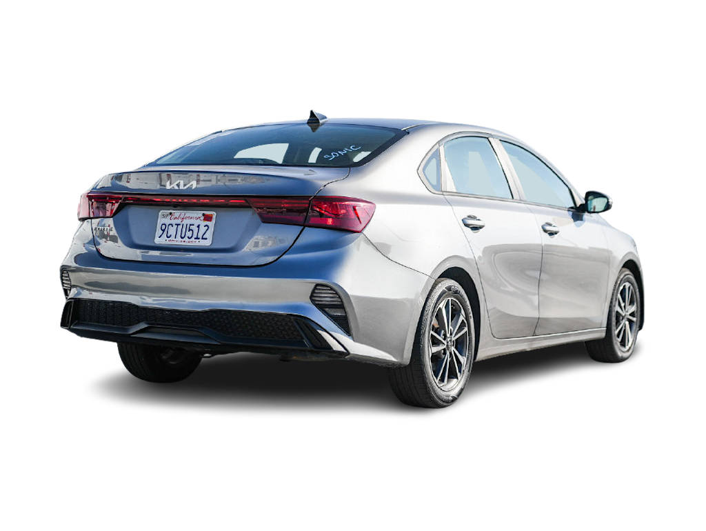 Thumbnail: 2023 Kia Forte - 17