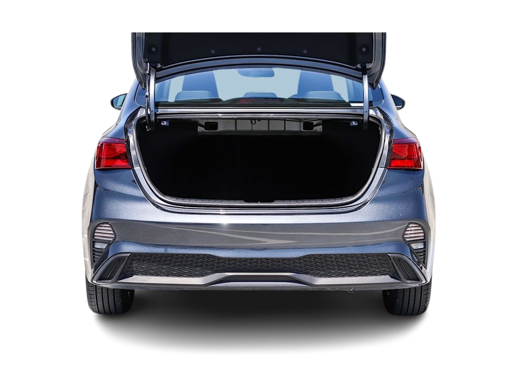 Thumbnail: 2023 Kia Forte - 16