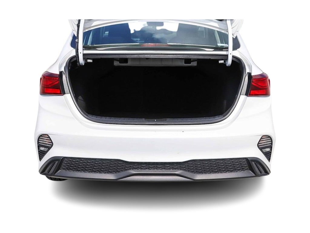 Thumbnail: 2024 Kia Forte - 16