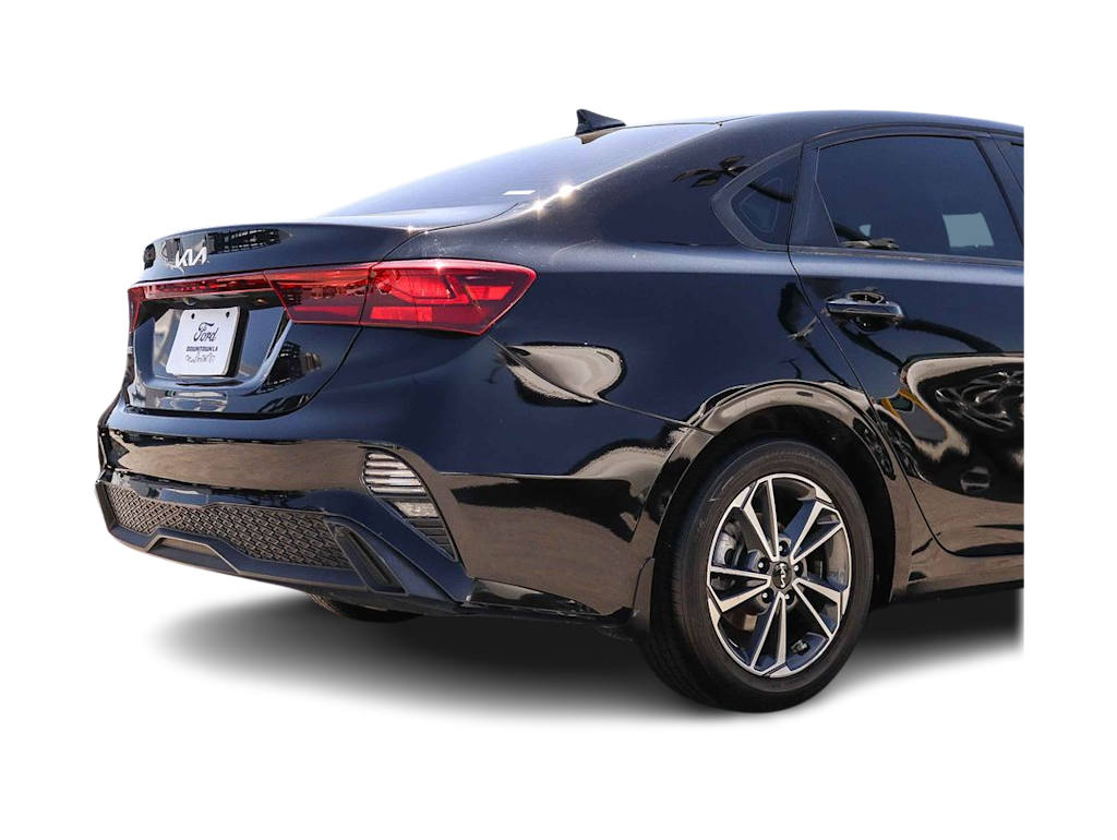 Thumbnail: 2022 Kia Forte - 3