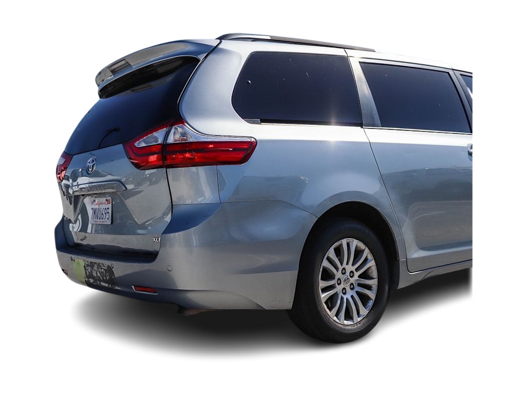 Thumbnail: 2015 Toyota Sienna - 17