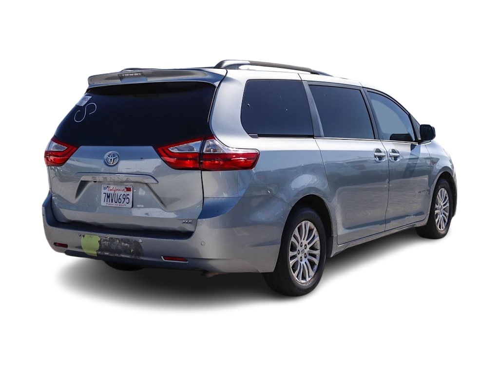 Thumbnail: 2015 Toyota Sienna - 15