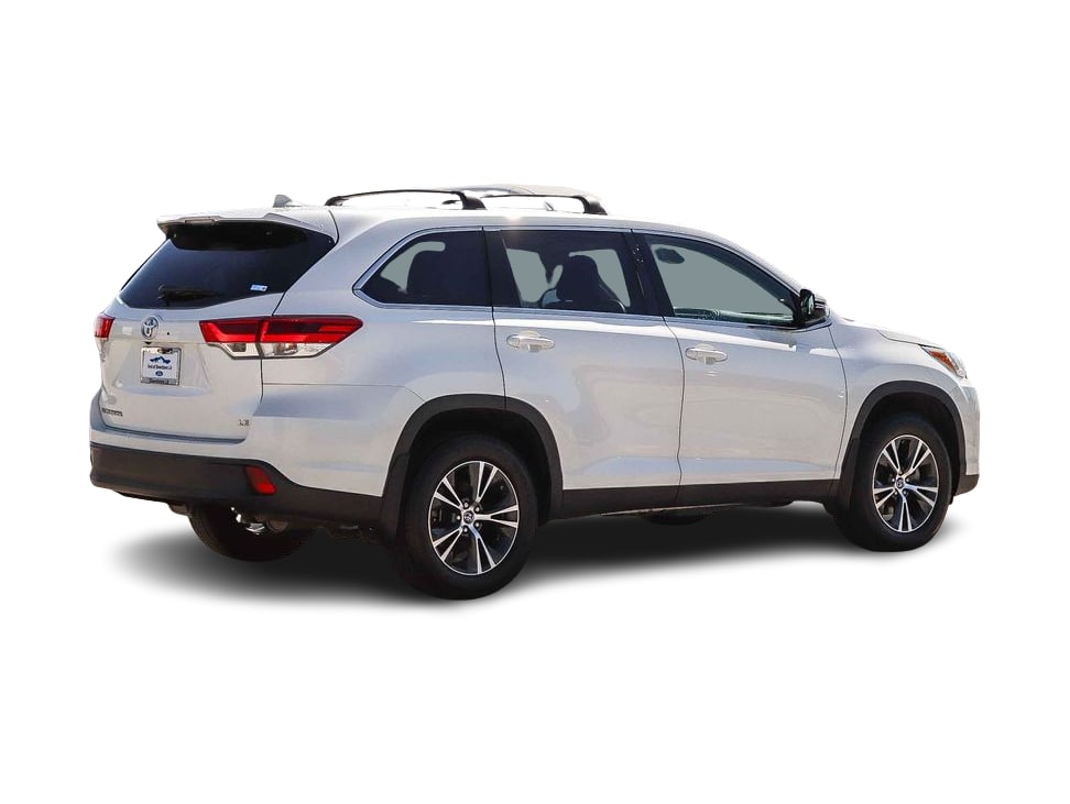 Thumbnail: 2019 Toyota Highlander - 17