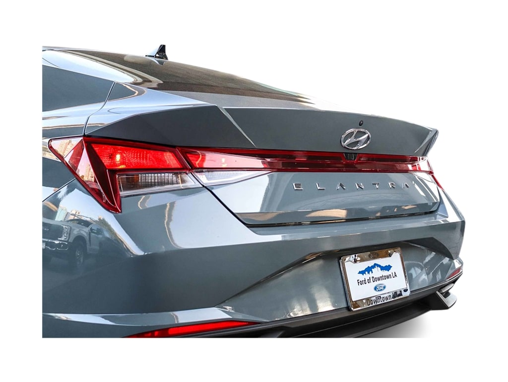 Thumbnail: 2022 Hyundai Elantra - 4