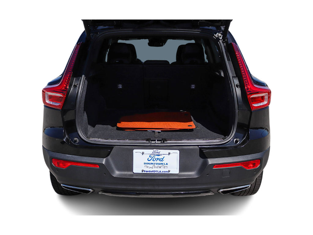 Thumbnail: 2019 Volvo XC40 - 16