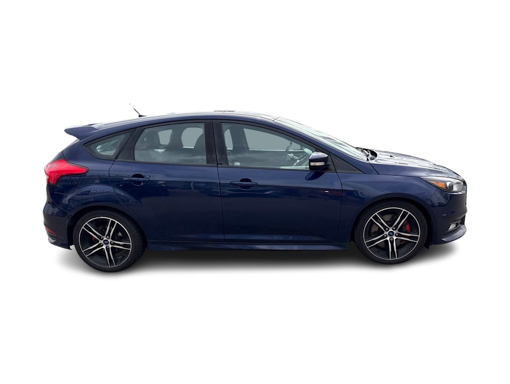 Thumbnail: 2016 Ford Focus - 17