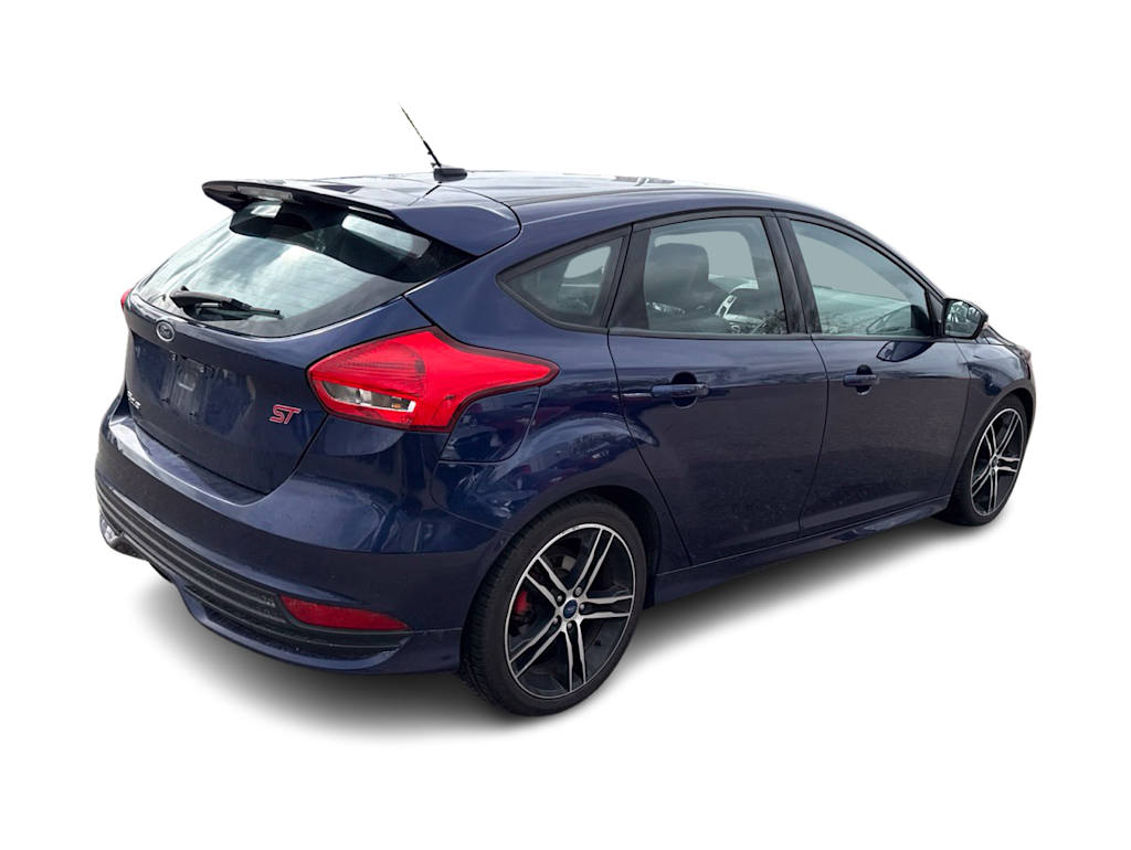 Thumbnail: 2016 Ford Focus - 18