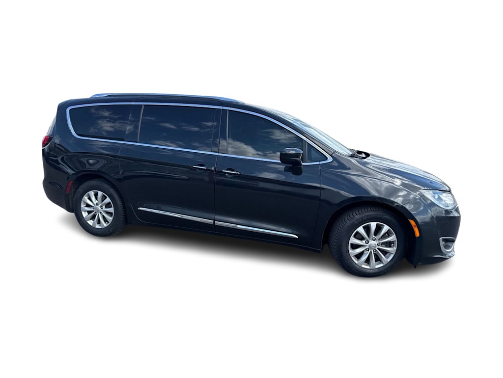 Thumbnail: 2018 Chrysler Pacifica - 14