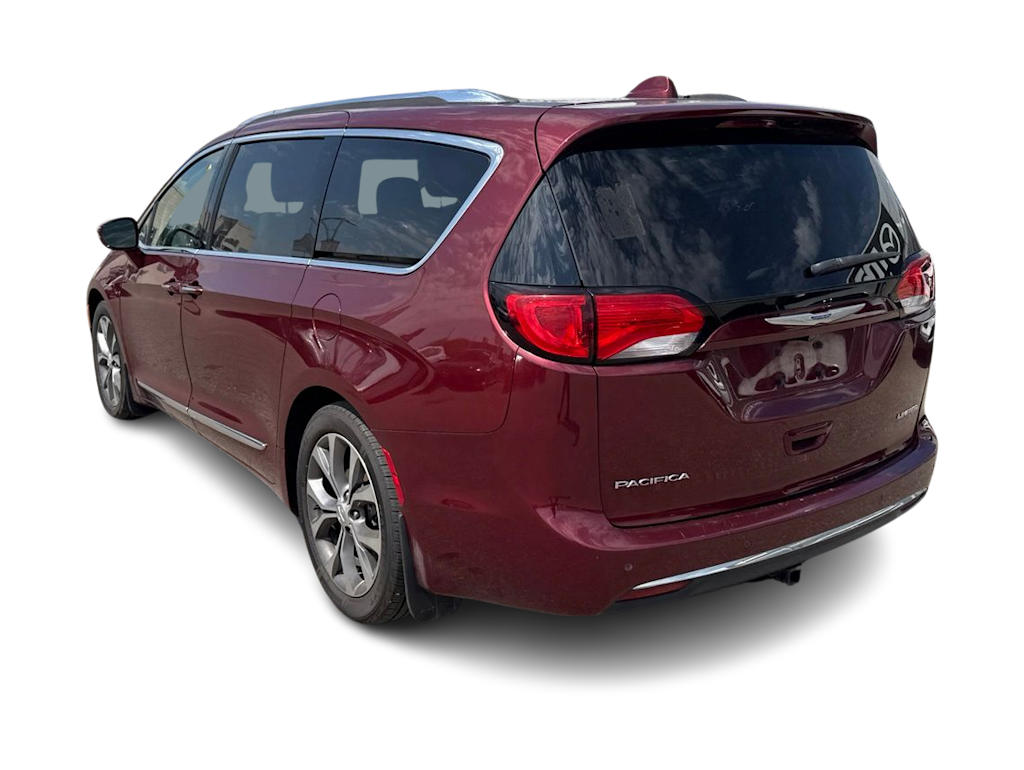 Thumbnail: 2018 Chrysler Pacifica - 3