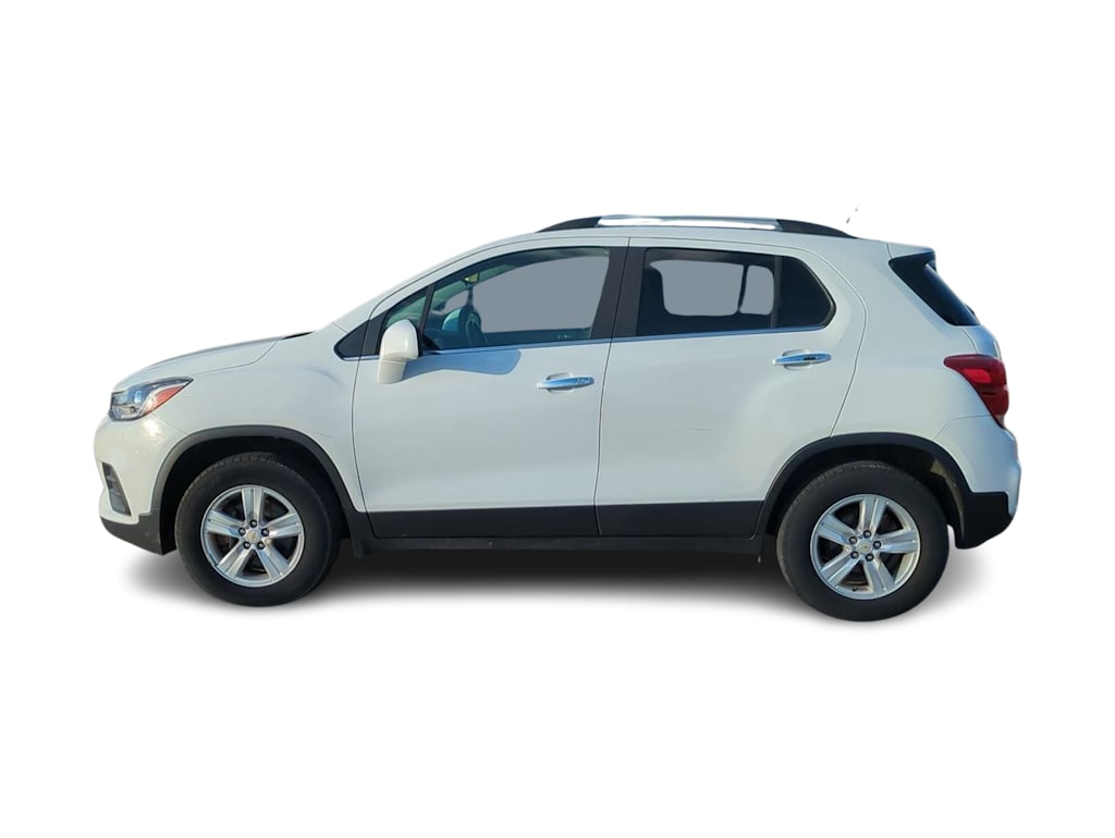 Thumbnail: 2017 Chevrolet Trax - 3