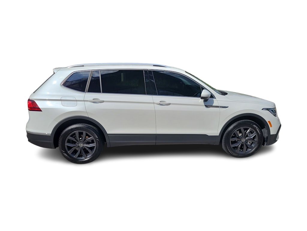 Thumbnail: 2023 Volkswagen Tiguan - 17