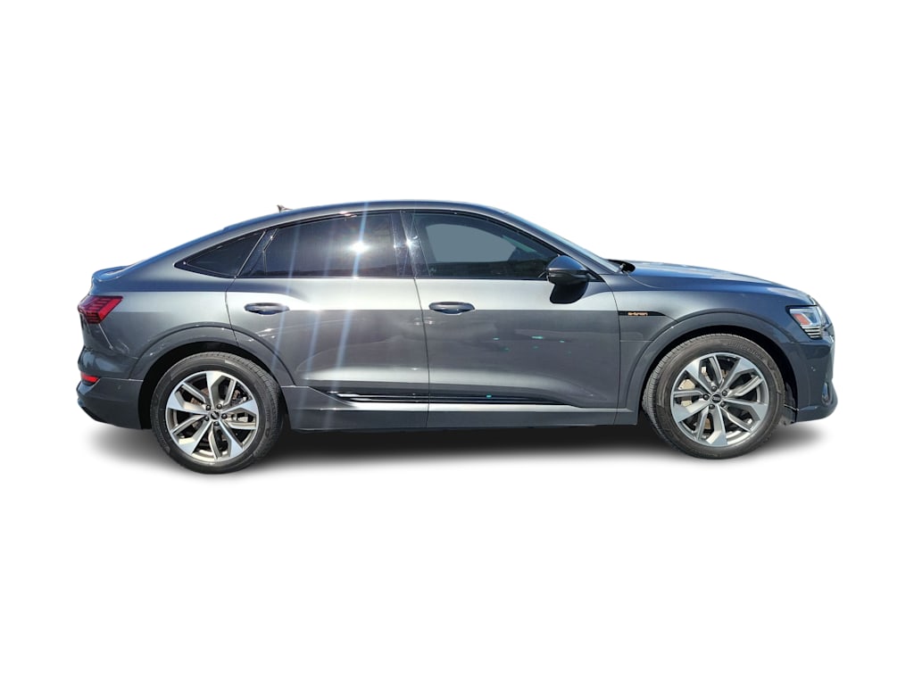 Thumbnail: 2021 Audi e-tron - 21