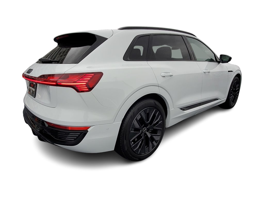 Thumbnail: 2024 Audi Q8 e-tron - 16