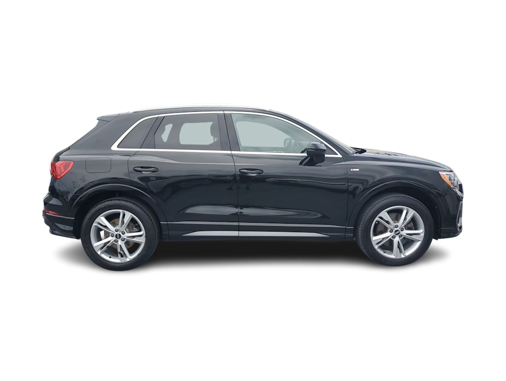 Thumbnail: 2022 Audi Q3 - 22