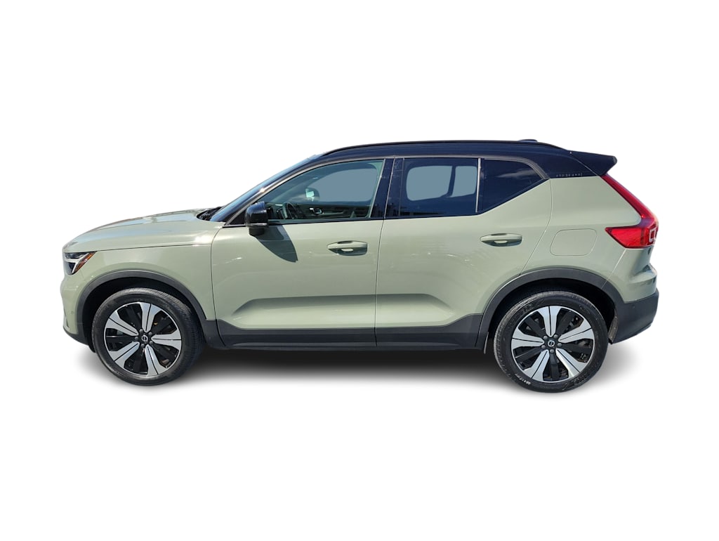 Thumbnail: 2023 Volvo XC40 - 3