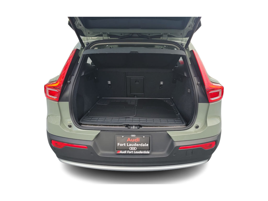 Thumbnail: 2024 Volvo XC40 - 15