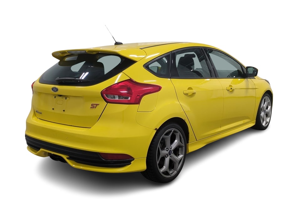 2017 Ford Focus ST 22
