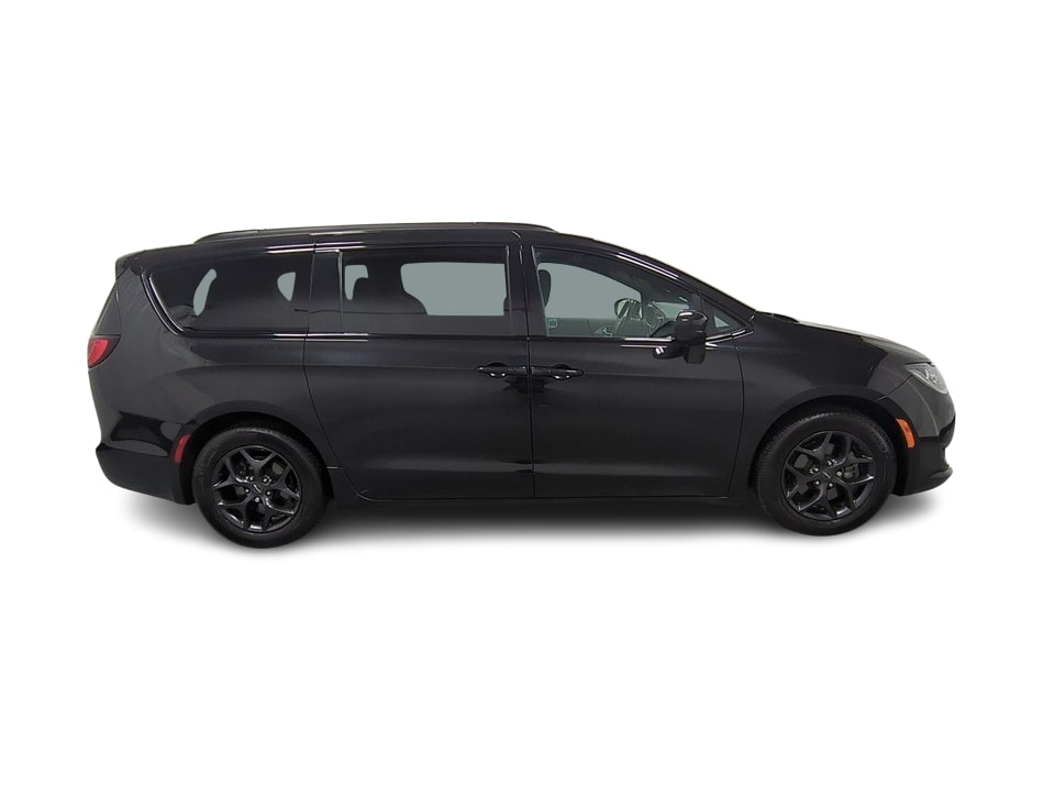 Thumbnail: 2019 Chrysler Pacifica - 22