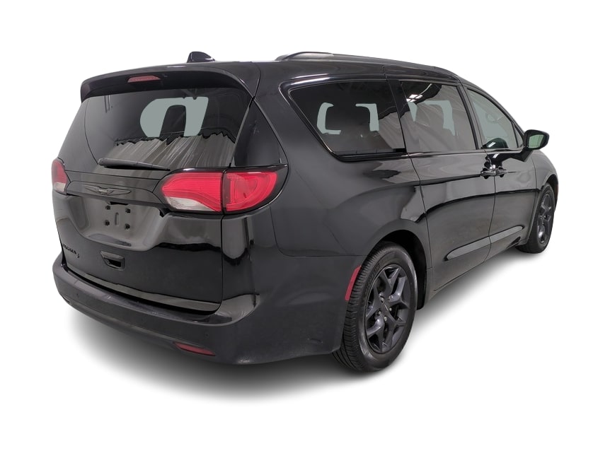 Thumbnail: 2019 Chrysler Pacifica - 21