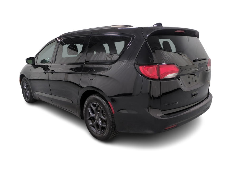 Thumbnail: 2019 Chrysler Pacifica - 4