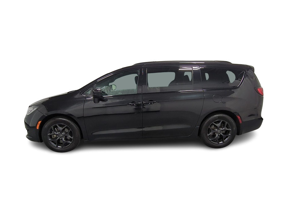 Thumbnail: 2019 Chrysler Pacifica - 3