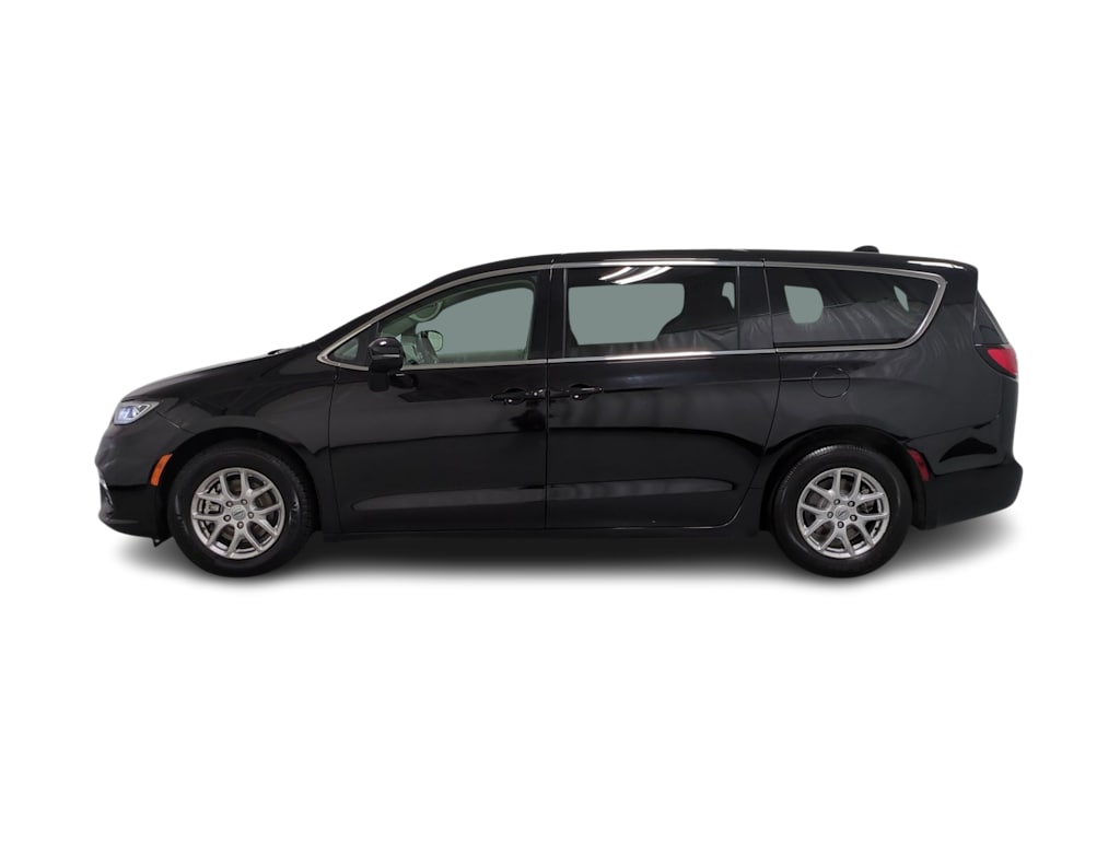Thumbnail: 2024 Chrysler Pacifica - 3