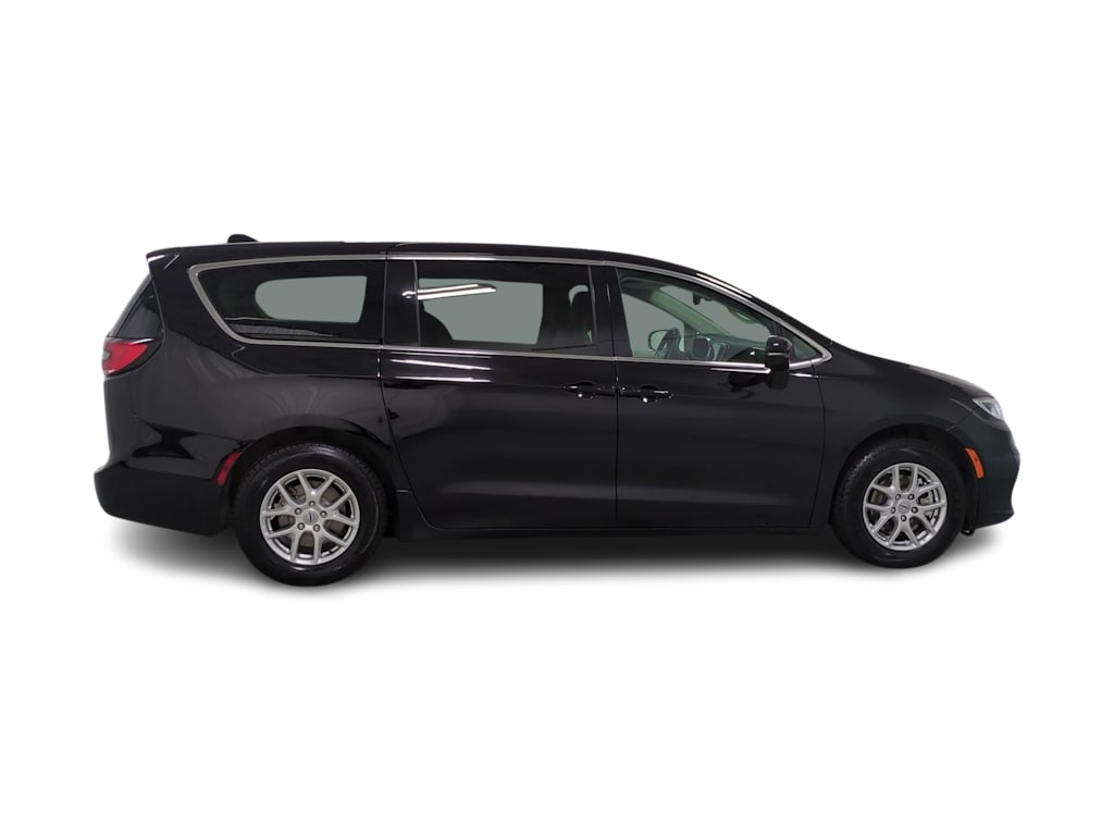 Thumbnail: 2024 Chrysler Pacifica - 23